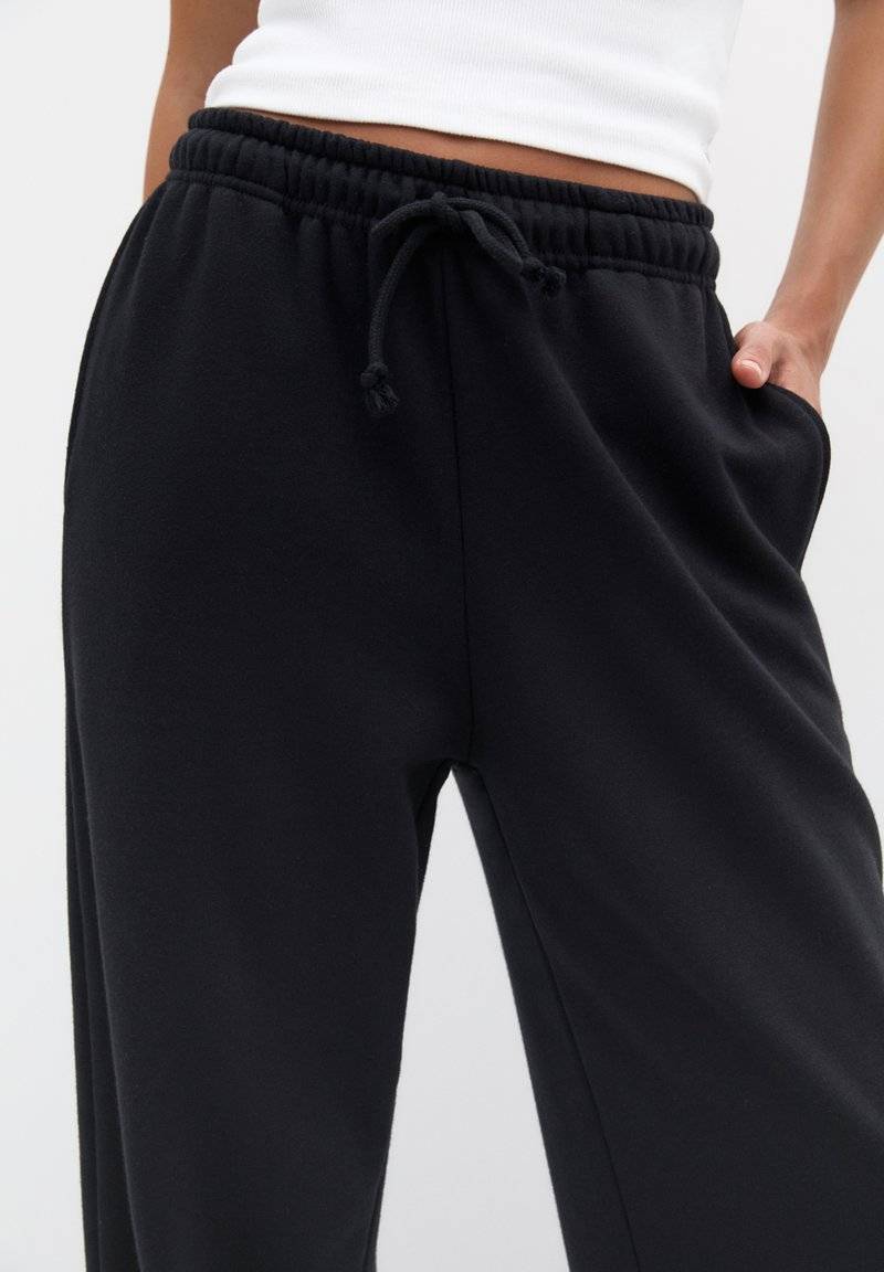 PULL&BEAR PULL&BEAR WIDE-LEG - Tracksuit bottoms - black Speichern exportieren