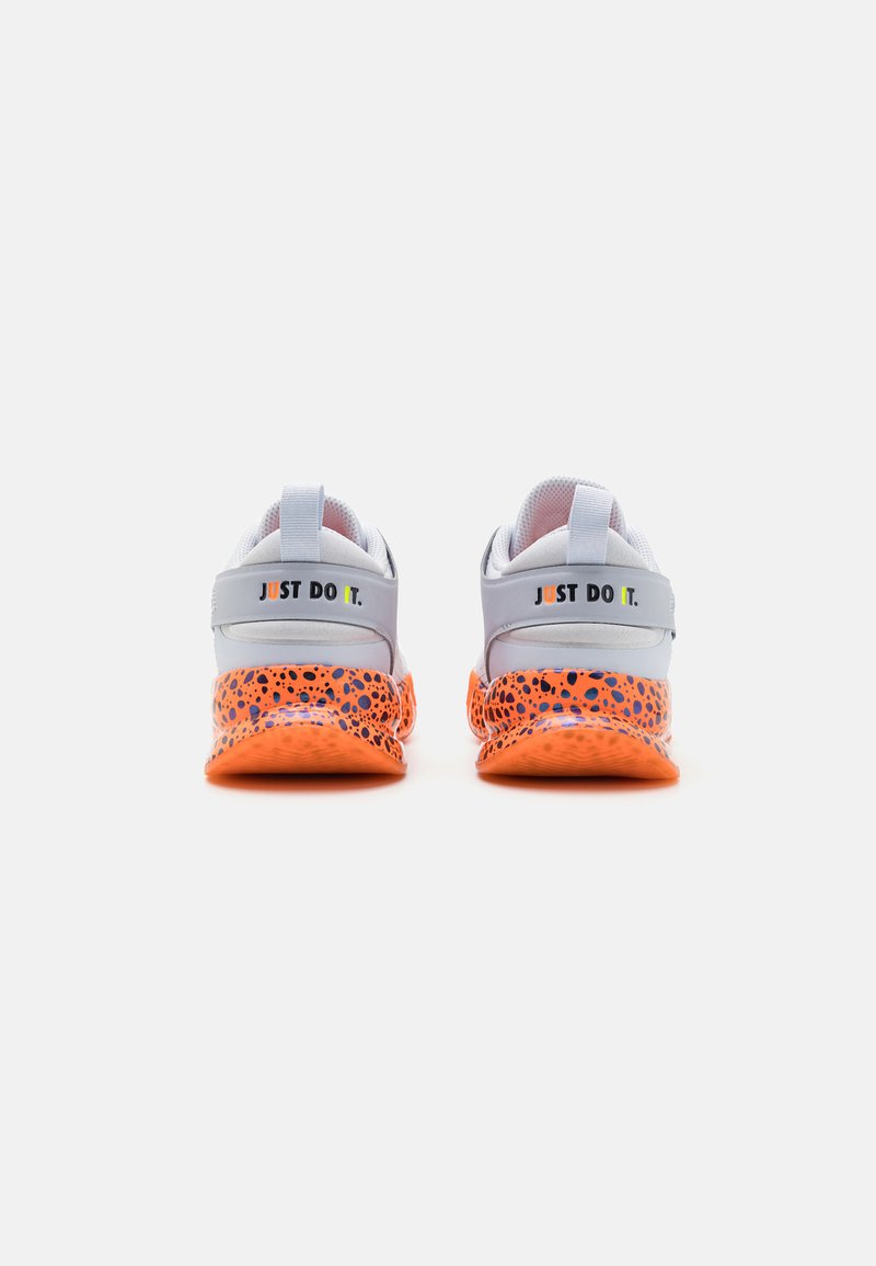 Nike Performance Nike Performance KIDS CROSSCOURT OLY UNISEX - Competition running shoes Nur für heute