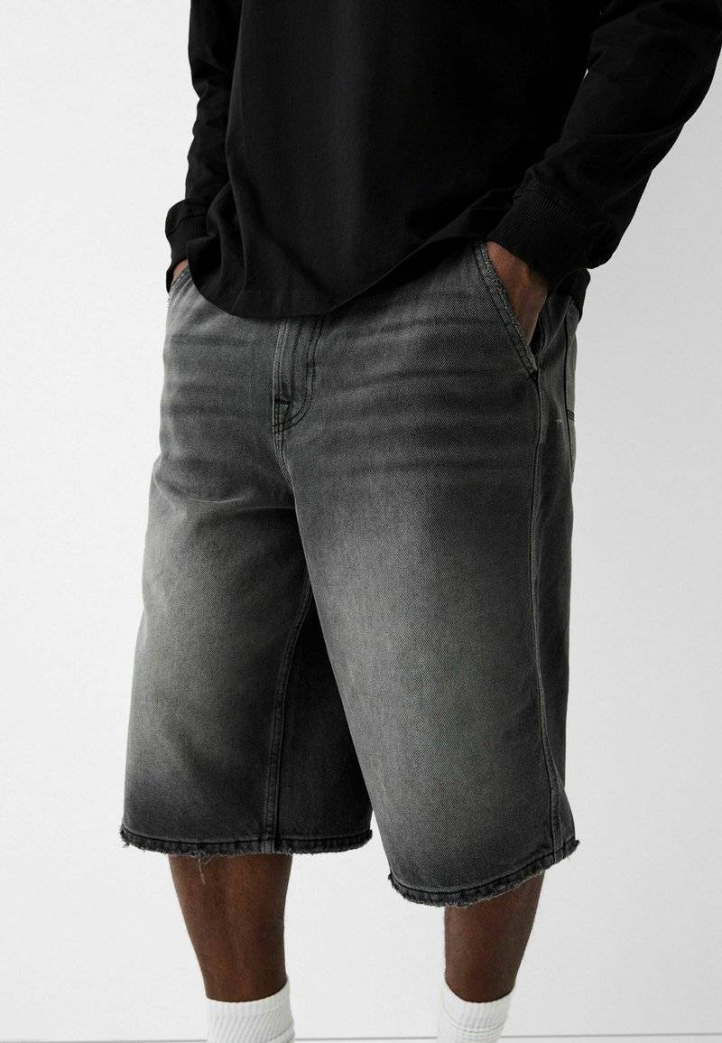Bershka Bershka SKATER - Denim shorts - black Im Verkauf