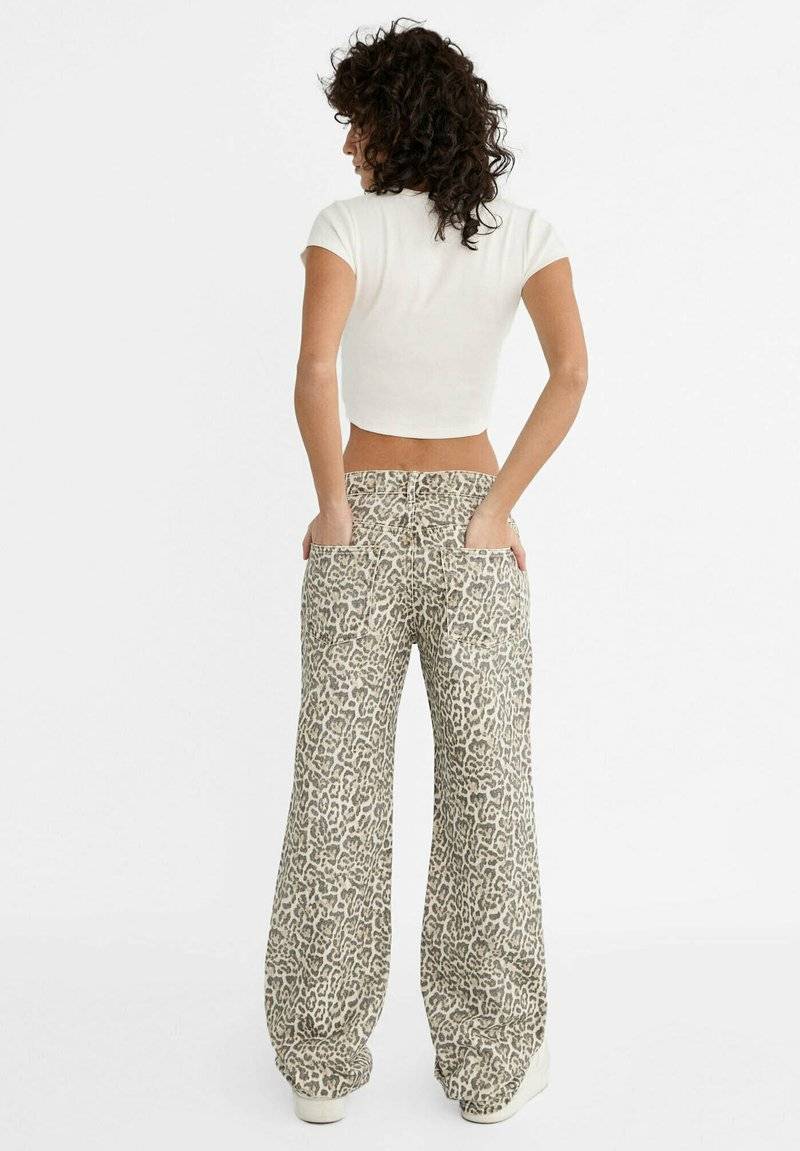 Stradivarius Stradivarius PRINTED - Straight leg jeans - camel Rabatte dieses Monats