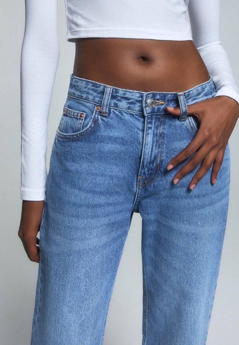 PULL&BEAR PULL&BEAR MID-WAIST - Straight leg jeans - blue denim Auslauf