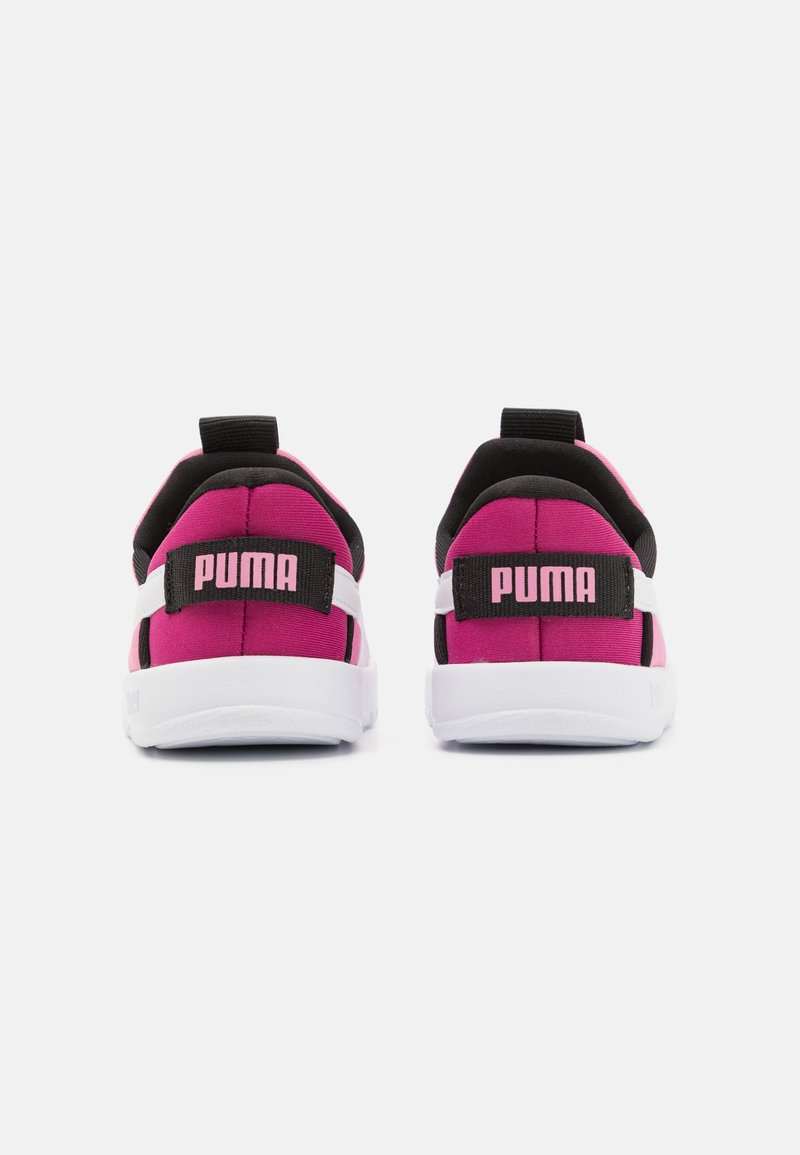 Puma Puma COURTFLEX V3 EASE IN UNISEX - Training shoe 50% Rabatt mit kostenlosem Versand