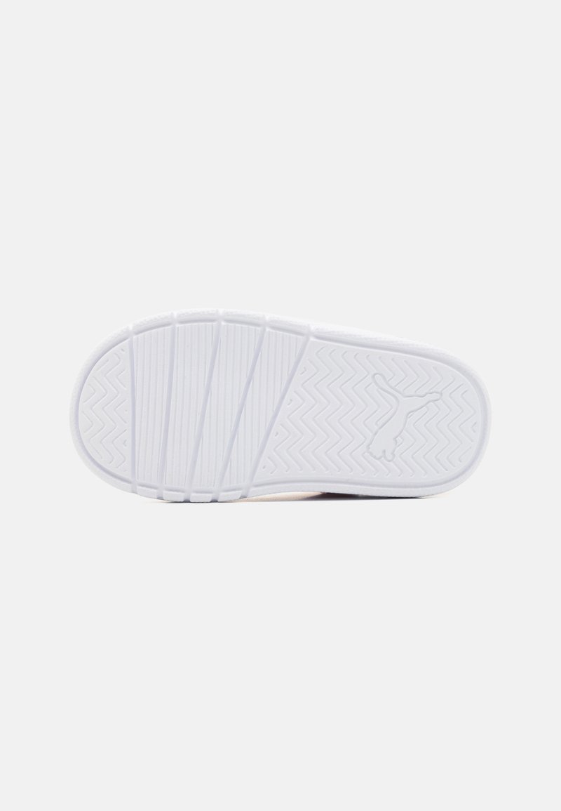 Puma Puma COURTFLEX V3 EASE IN UNISEX - Training shoe 50% Rabatt mit kostenlosem Versand