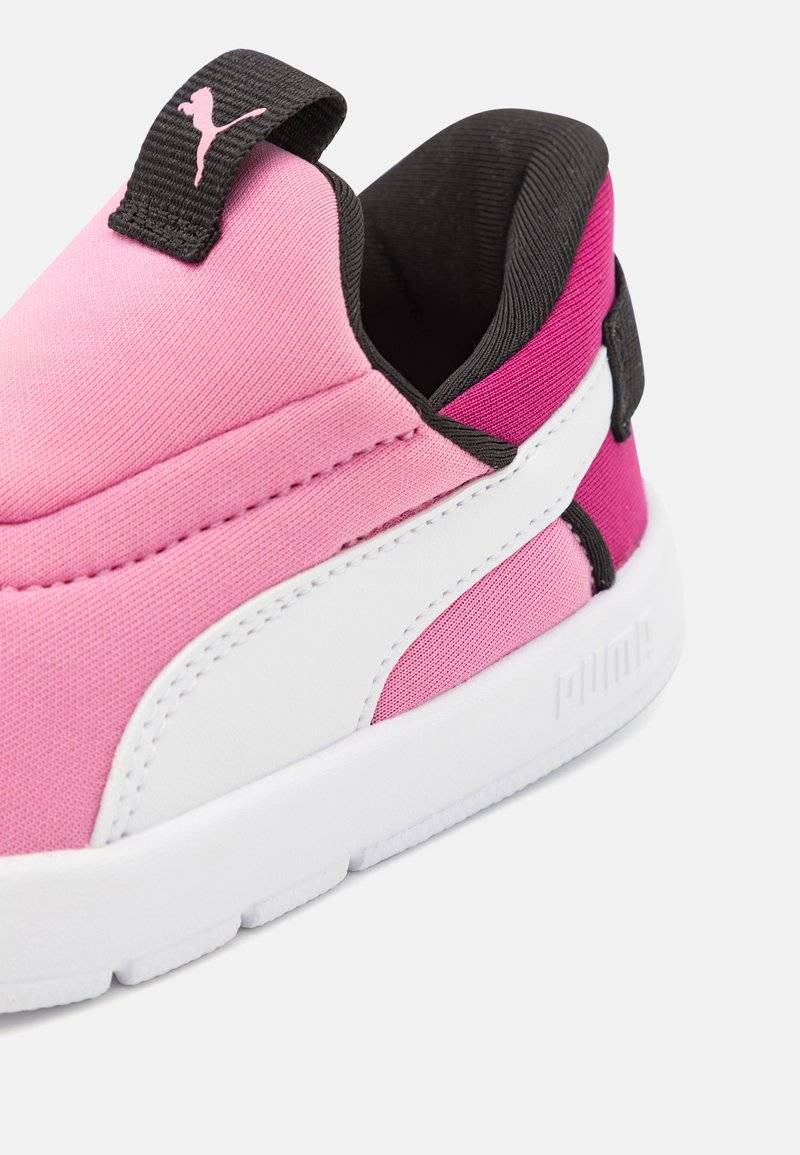 Puma Puma COURTFLEX V3 EASE IN UNISEX - Training shoe 50% Rabatt mit kostenlosem Versand