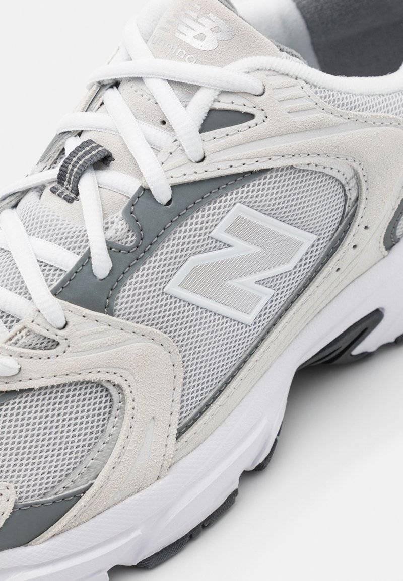 New Balance New Balance MR530 UNISEX - Trainers - light grey Kostenloser Versand international