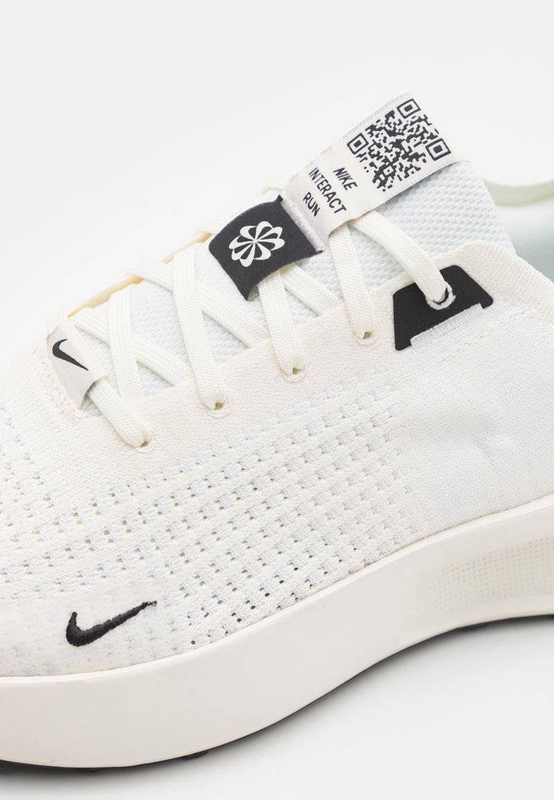 Nike Performance Nike Performance INTERACT RUN - Minimalist running shoes 2025