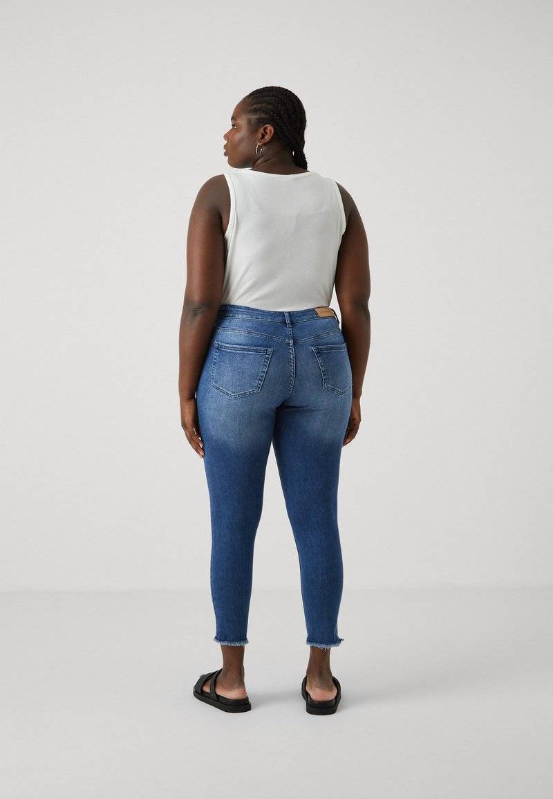 ONLY Carmakoma ONLY Carmakoma CARWILLY - Jeans Skinny Fit - medium blue denim Neuheiten
