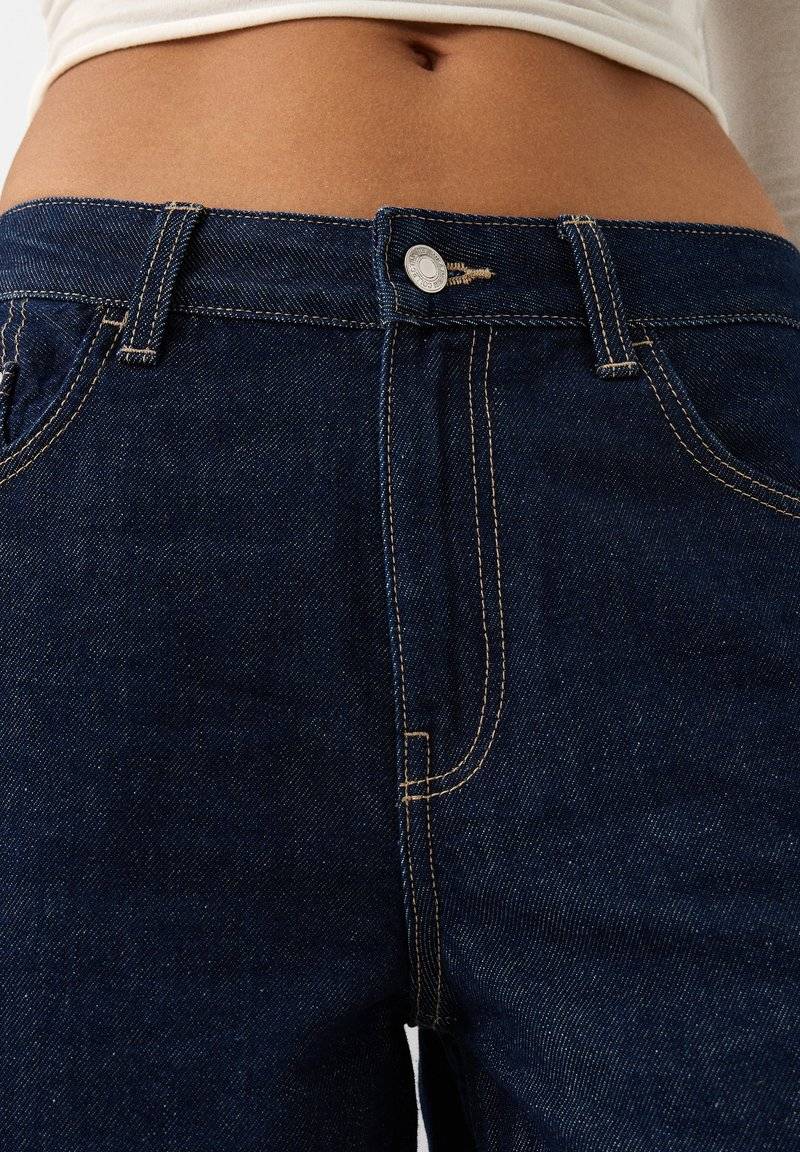 Bershka Bershka WIDE-LEG - Relaxed fit jeans - royal blue Bestseller