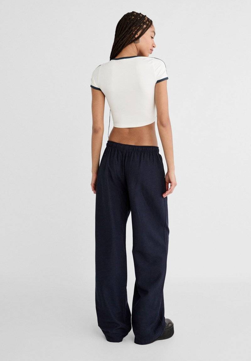 Stradivarius Stradivarius LOOSE-FITTING - Trousers - dark blue Saisonale Angebote
