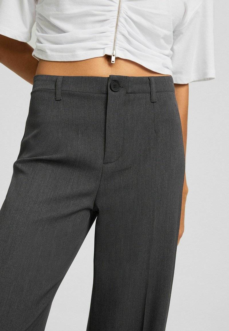 Bershka Bershka WIDE-LEG TAILORED - Trousers - mottled dark grey Tägliche Deals