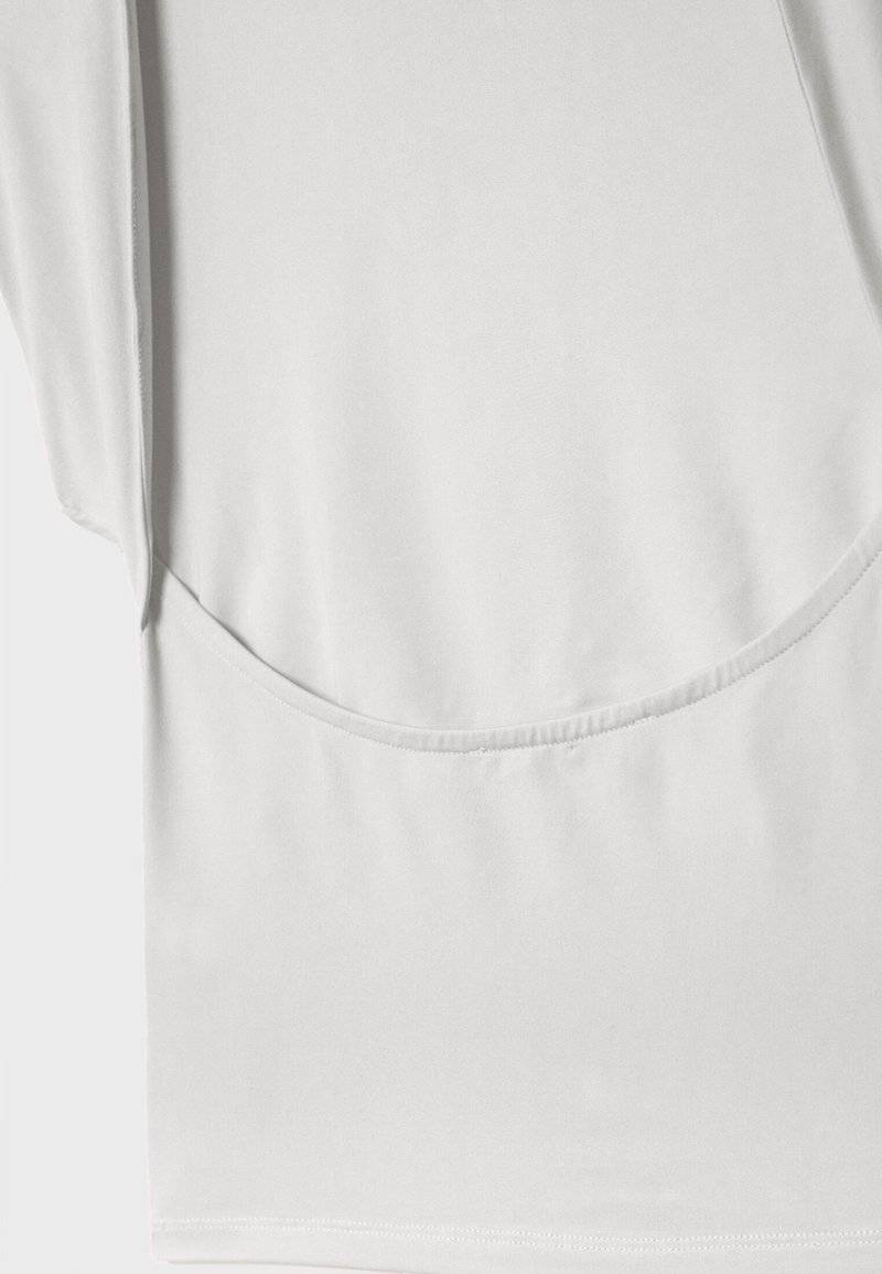 Stradivarius Stradivarius OPEN-BACK - Basic T-shirt - white JETZT KAUFEN
