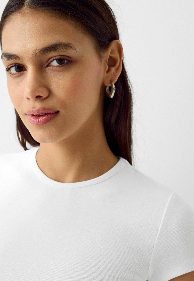 Bershka Bershka SHORT SLEEVE ROUND NECK 2 PACK - Basic T-shirt - white Bis zu 60% Rabatt
