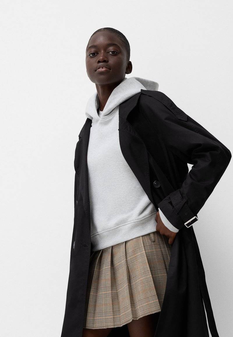 Bershka Bershka Trenchcoat - black Sonderangebot der Fabrik