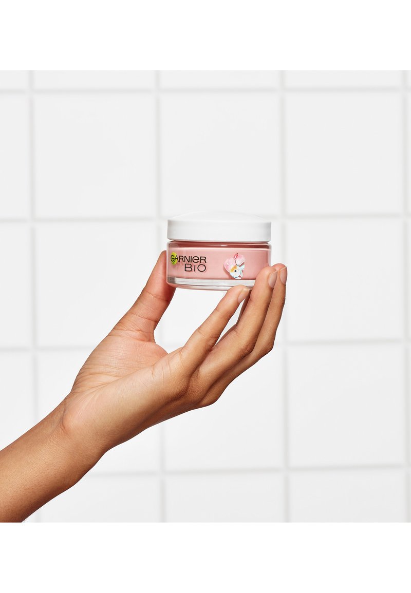 Garnier Garnier ORGANIC ROSY GLOW 3IN1 ROSÉ CREAM - Face cream Bis zu 50% Rabatt