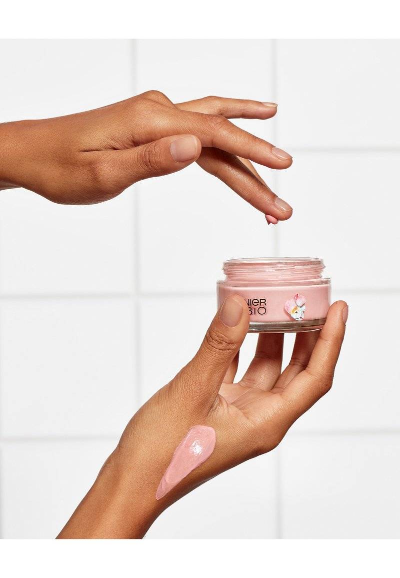 Garnier Garnier ORGANIC ROSY GLOW 3IN1 ROSÉ CREAM - Face cream Bis zu 50% Rabatt
