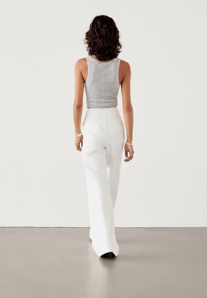 Massimo Dutti Massimo Dutti HIGH-WAIST FLARED - Trousers - white 50% Rabatt mit kostenlosem Versand