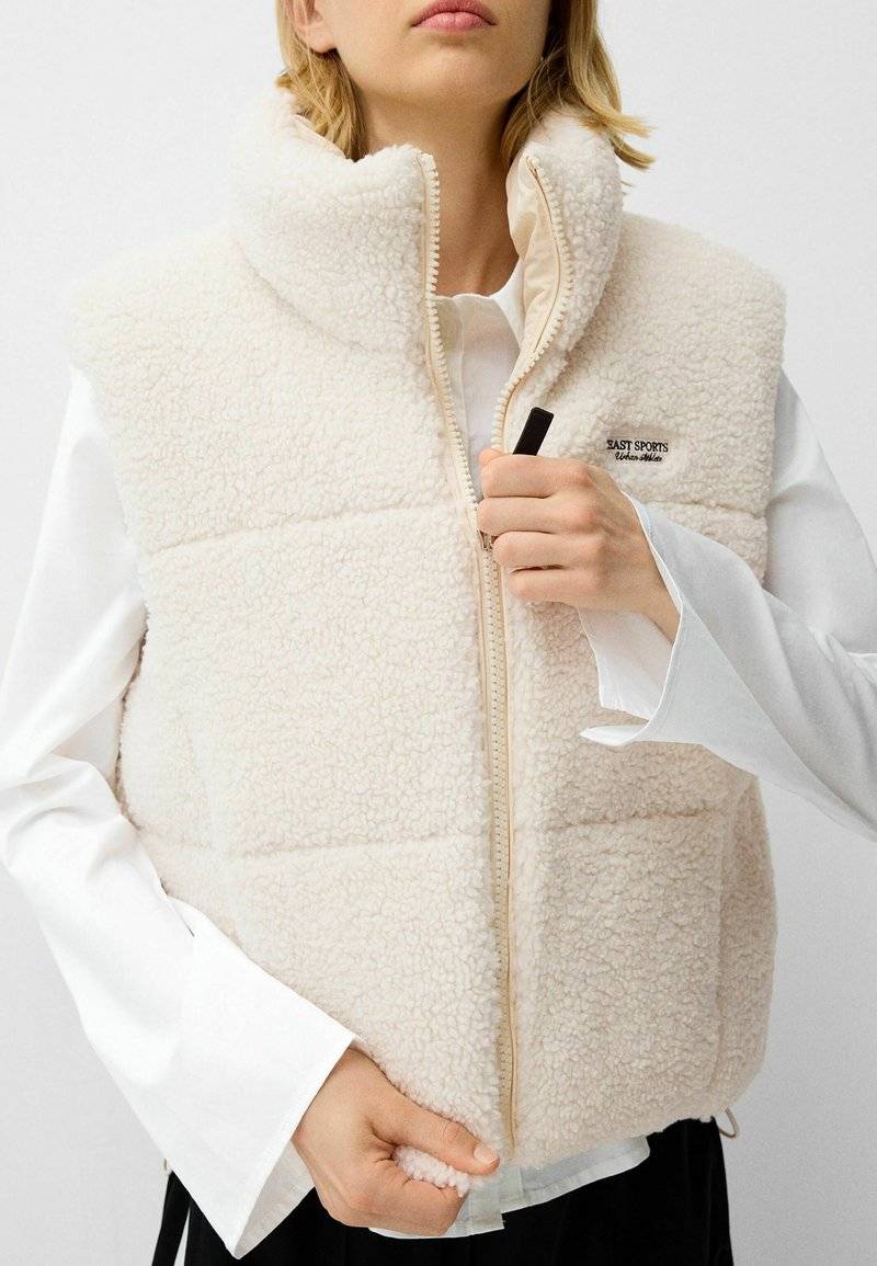 Bershka Bershka REVERSIBLE - Waistcoat - white Begrenzt auf 3 Tage