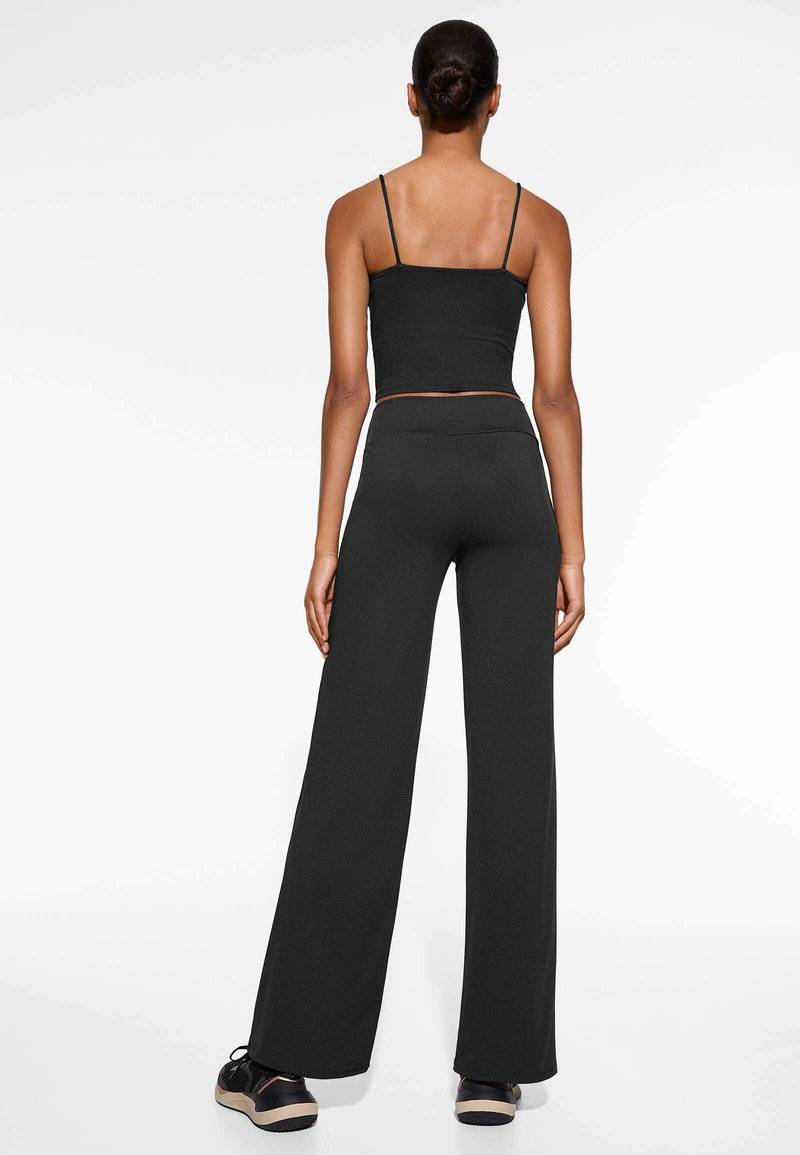OYSHO OYSHO HIGH-RISE COMFORTLUX STRAIGHT-LEG - Trousers - black Begrenztes Angebot
