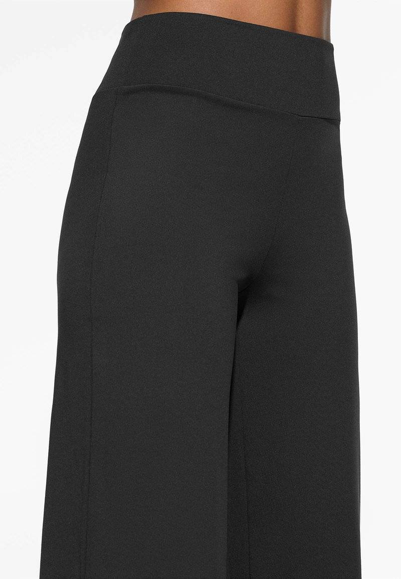 OYSHO OYSHO HIGH-RISE COMFORTLUX STRAIGHT-LEG - Trousers - black Begrenztes Angebot