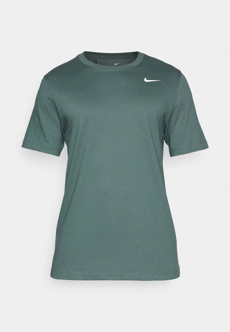 Nike Performance Nike Performance TEE CREW SOLID - Sports T-shirt - vintage green Top Angebot