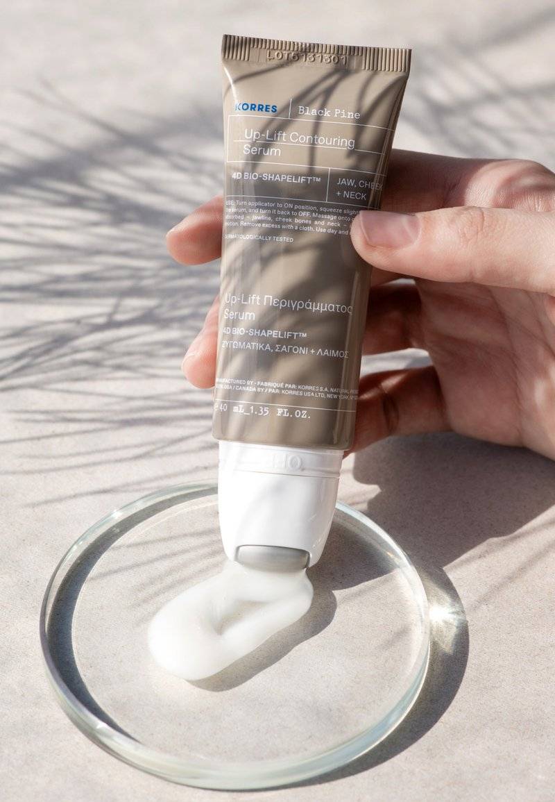 KORRES KORRES BLACK PINE 4D BIOSHAPELIFT™ FIRMING AND RE-CONTOURING SERUM - Serum Zeitlich begrenztes Angebot