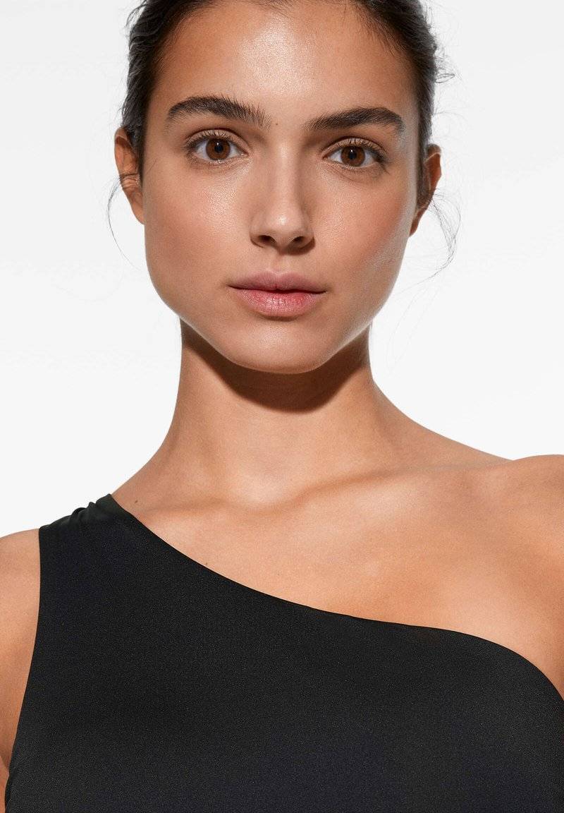 OYSHO OYSHO ASYMMETRIC - Swimsuit - black Meist gekauft