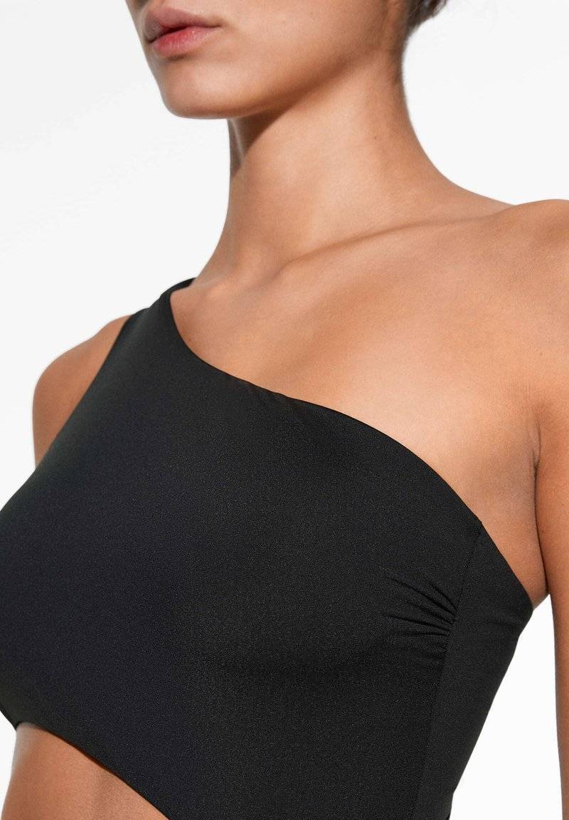 OYSHO OYSHO ASYMMETRIC - Swimsuit - black Meist gekauft