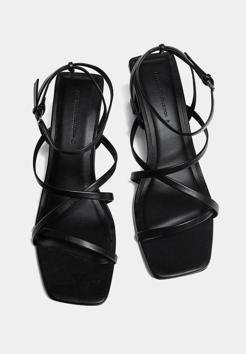 PULL&BEAR PULL&BEAR WITH CROSSOVER STRAPS - Sandals - black Muttertagsangebot