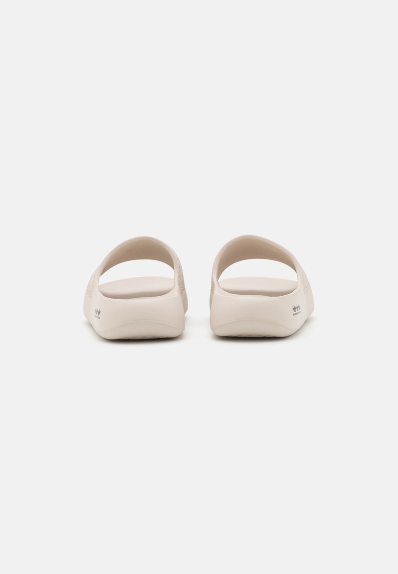 adidas Originals adidas Originals ADILETTE AYOON - Mules - beige Jubiläumsangebot