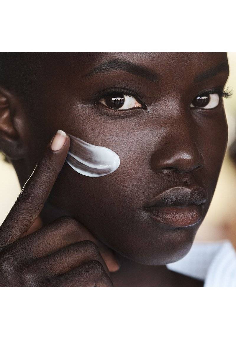 ESTÉE LAUDER ESTÉE LAUDER DAYWEAR MULTI-PROTECTION ANTI-OXIDANT 24H-MOISTURE CREME SPF15 FOR NORMAL/COMBINATION SKIN - Face cream Riesige Ersparnisse