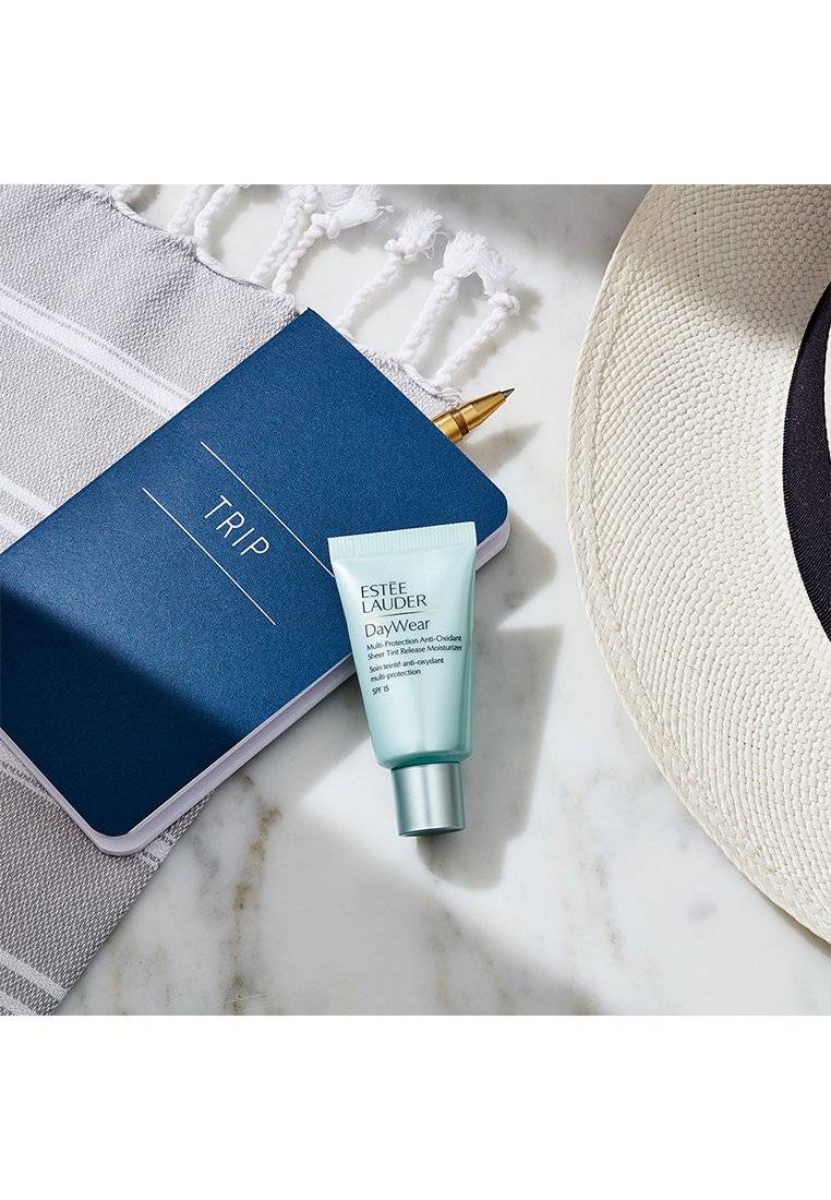 ESTÉE LAUDER ESTÉE LAUDER DAYWEAR SHEER TINT RELEASE ADVANCED MULTI-PROTECTION ANTI-OXIDANT MOISTURIZER SPF 15 - Face cream JETZT KAUFEN