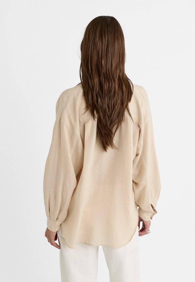 Stradivarius Stradivarius RUSTIKALES DAILY - Button-down blouse - beige Kostenloser Versand international