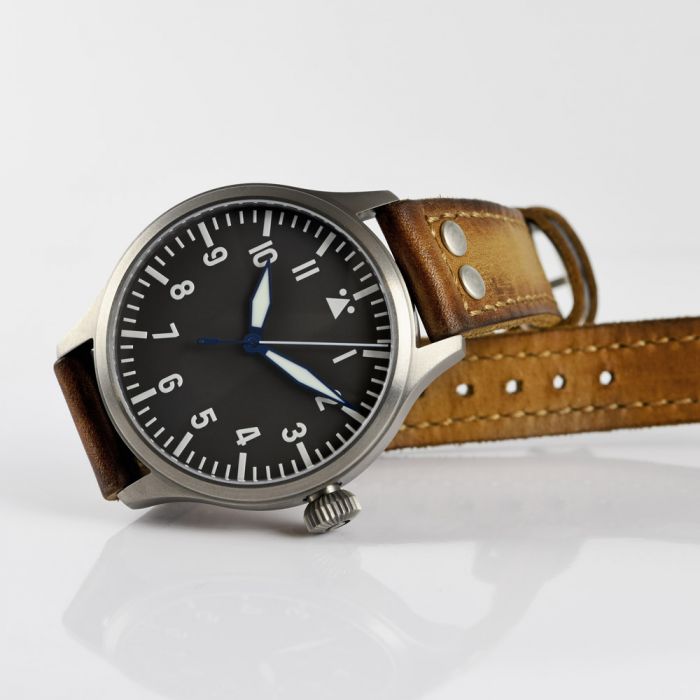 Steinhart Nav B-Uhr 47 Titan A-Muster Zentralsekunde Zeitlich begrenztes Angebot