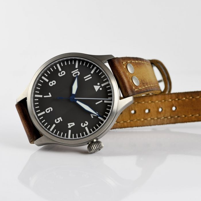 Steinhart Nav B-Uhr 44 Titan A Muster Zentralsekunde Blitzangebot