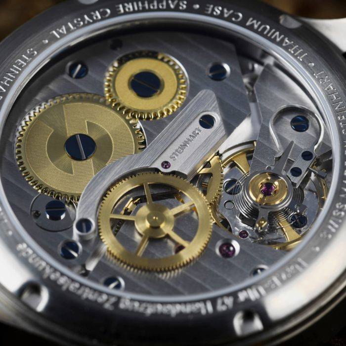 Steinhart Nav B-Uhr 44 Titan A Muster Zentralsekunde Blitzangebot