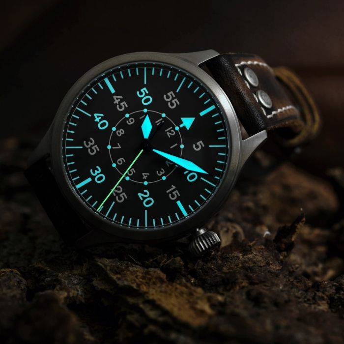 Steinhart Nav B-Uhr 44 Titan B Muster Zentralsekunde Große Rabatte